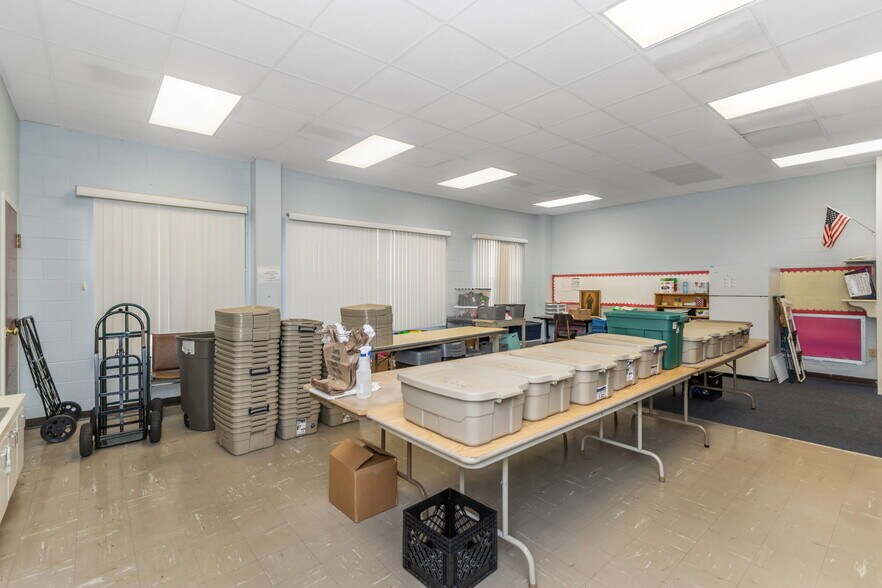 More Photos Of 411 Turner St, Clearwater Religious Facility For Lease