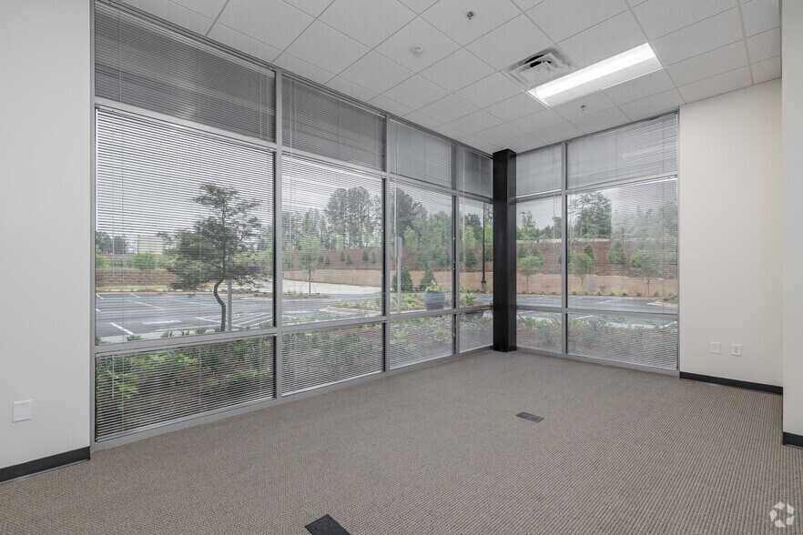 More Photos Of 7995 Bowen Road, Palmetto Distribution For Lease