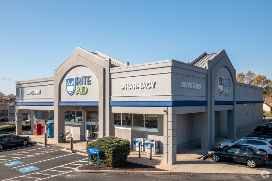 More Photos Of 7400-7432 Oxford Ave, Philadelphia Drugstore For Lease