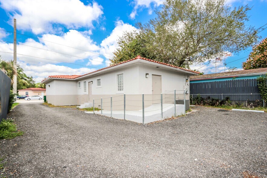 More Photos Of 2821 SW 37th Ave, Miami Office Residential For Sale