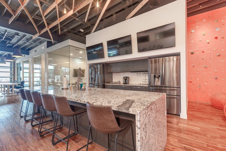 More Photos Of 3026-3036 Locust St, Saint Louis Loft Creative Space For Lease