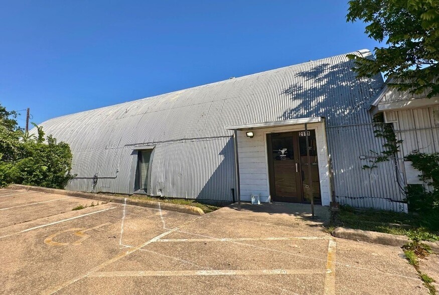 More Photos Of 2111 S College Ave, Bryan Industrial For Lease