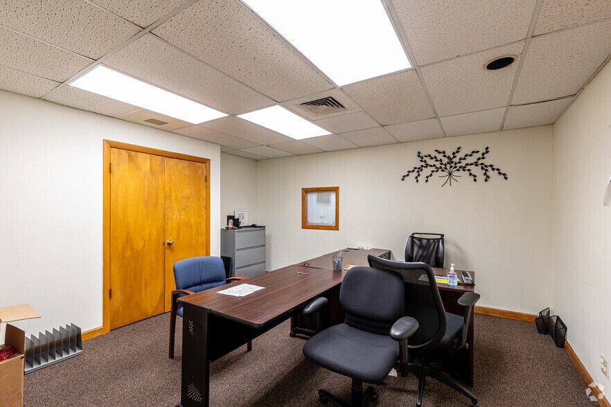 More Photos Of 125 Liberty St, Springfield Medical For Lease