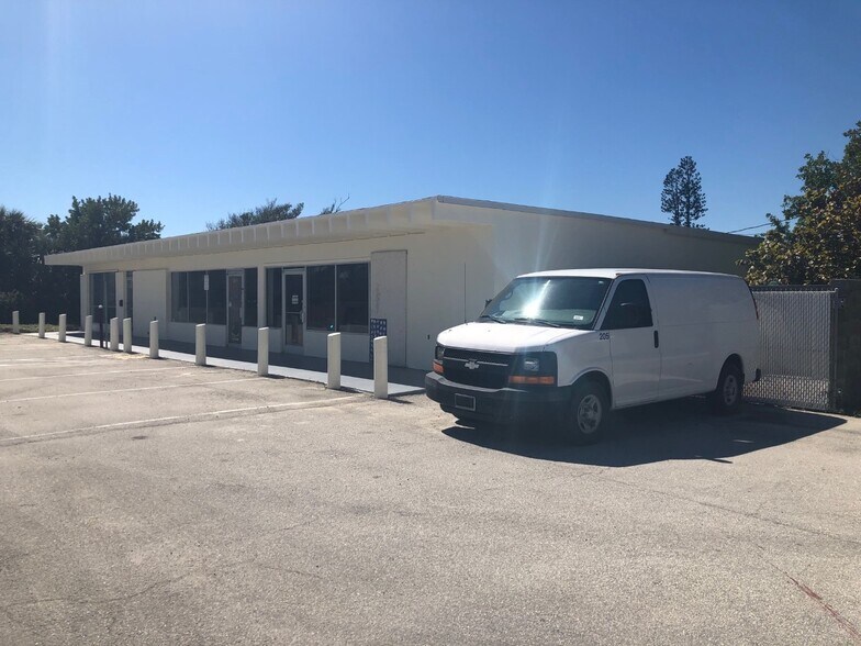More Photos Of 1908 S Orlando Ave, Cocoa Beach Convenience Store For Sale