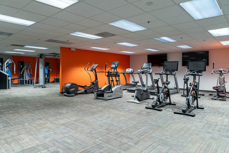 More Photos Of 691 N Squirrel Rd, Auburn Hills Office For Lease