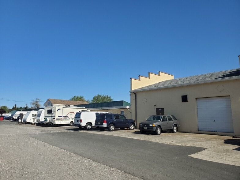 More Photos Of 175 Ramtown Greenville Rd, Howell Warehouse For Lease