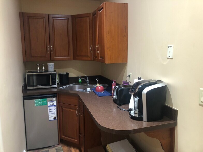 More Photos Of 415 Clifton Ave, Clifton Office For Lease