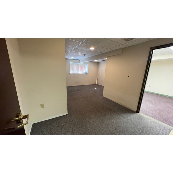 More Photos Of 900 N Lehigh St, Baltimore Light Distribution For Lease