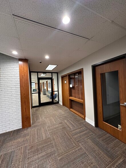 More Photos Of 4450 Cascade Rd SE, Grand Rapids Medical For Sale