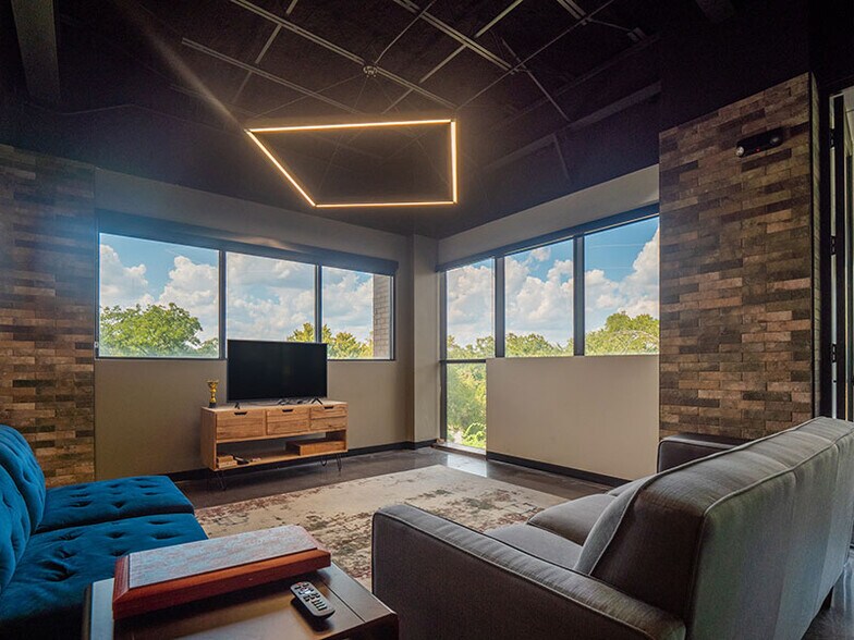 More Photos Of 1949 S Interstate 35, Austin Office For Lease