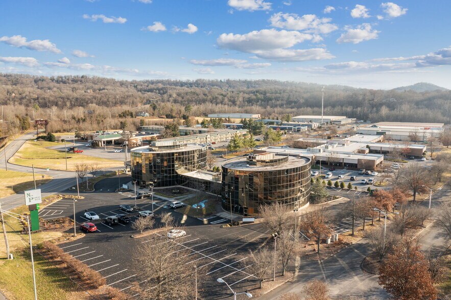 More Photos Of 1989-1999 E Stone Dr, Kingsport Office For Sale