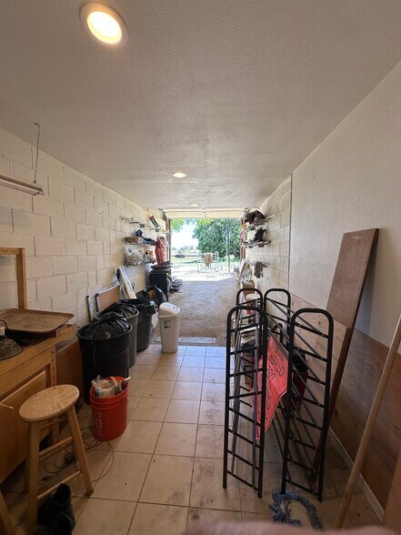 More Photos Of 6738 Greenbay Rd, Arbuckle Land For Lease