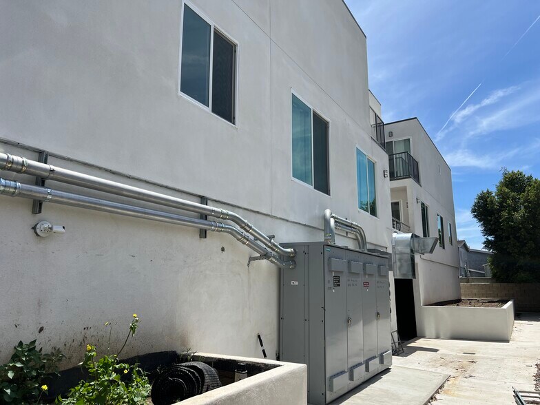 More Photos Of 8837 Burnet Ave, North Hills Apartments For Sale