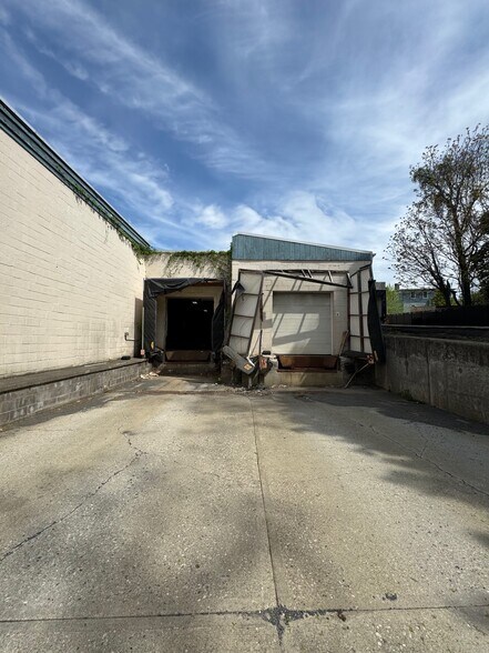 More Photos Of 195 Hudson St, Cornwall-on-Hudson Distribution For Lease