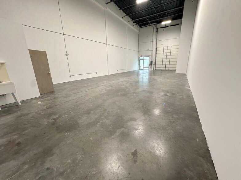 More Photos Of 7814-7816 SW Jack James Dr, Stuart Warehouse For Lease