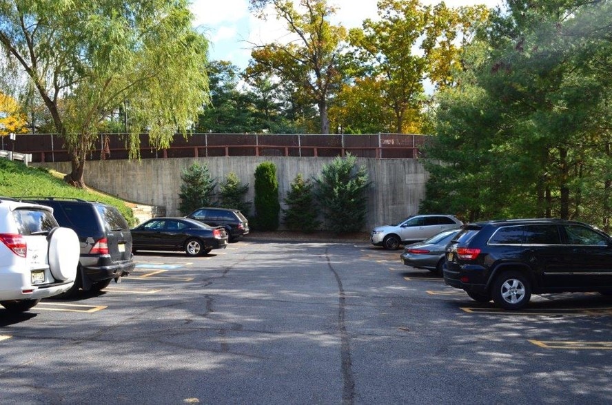 More Photos Of 106 E Ridgewood Ave, Paramus Medical For Lease