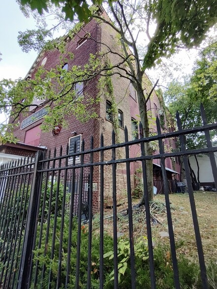 More Photos Of 126 Rutgers Ave, Jersey City Specialty For Sale