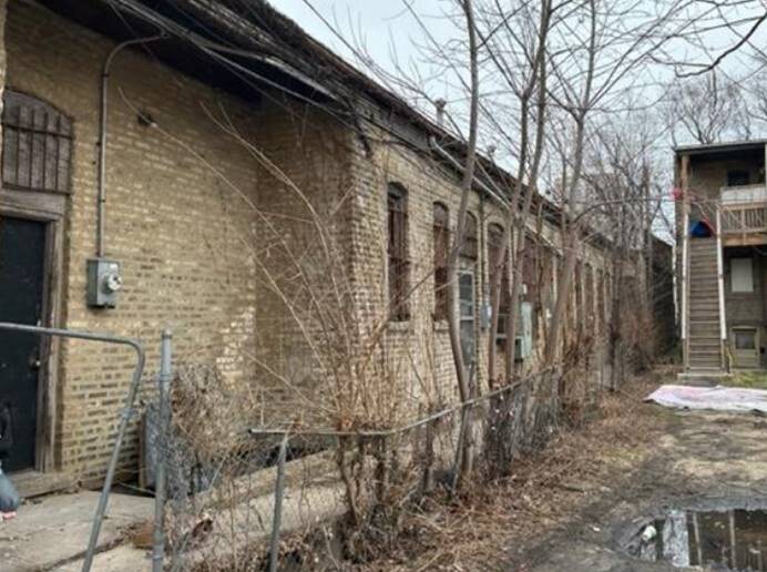More Photos Of 1901-1909 W Howard St, Chicago Storefront For Sale