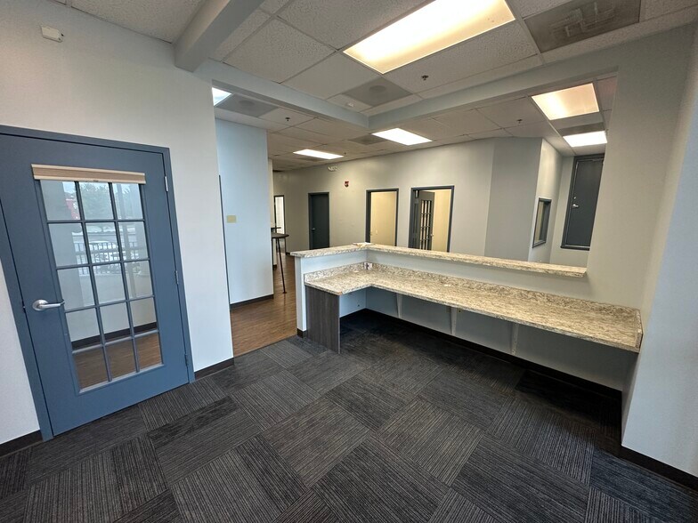 More Photos Of 7752-7756 Gateway Ln, Concord Medical For Lease