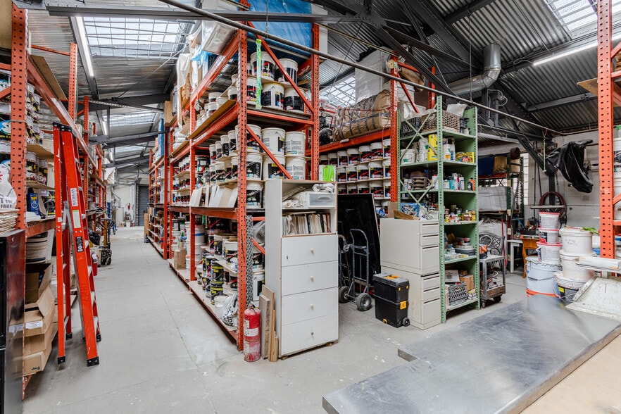 More Photos Of 234 Russell St, Brooklyn Showroom For Lease