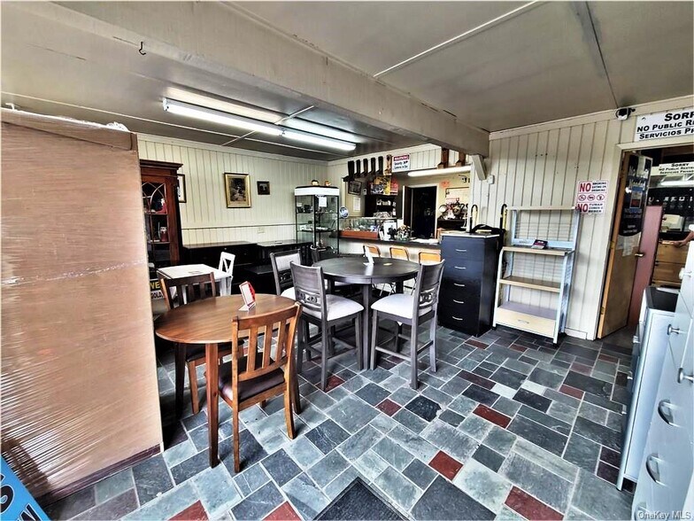 More Photos Of 186 E Broadway, Monticello Service For Sale