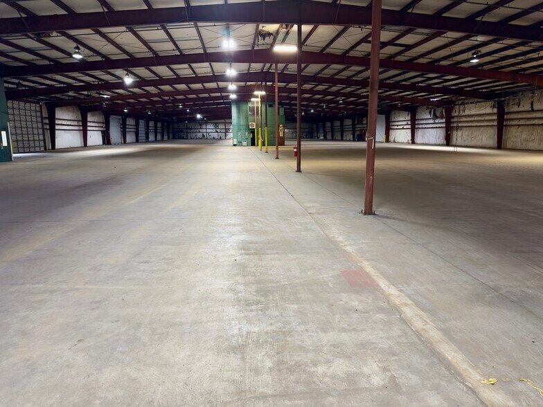 More Photos Of 1695 Buford Hwy, Duluth Warehouse For Sale