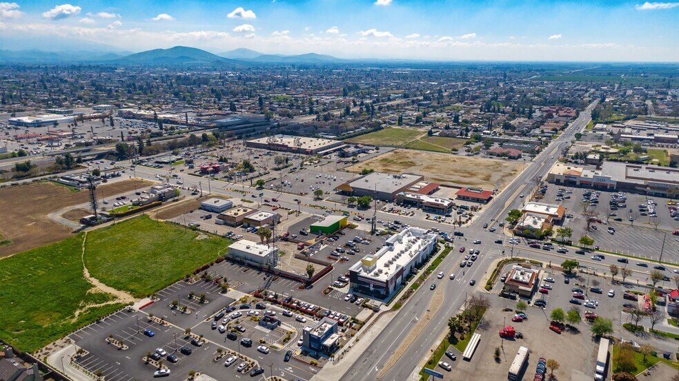 More Photos Of 1174 W Henderson Ave, Porterville Storefront For Sale