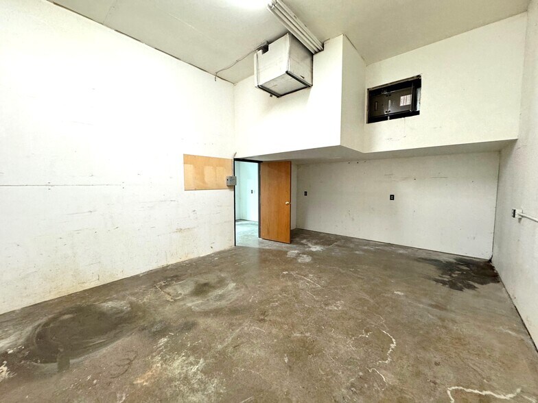 More Photos Of 4610 Femrite Dr, Madison Warehouse For Lease