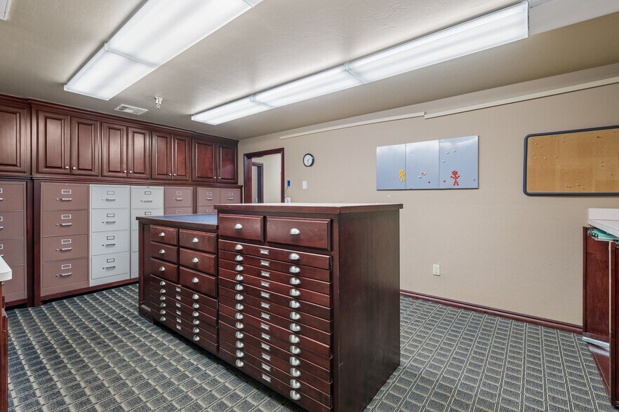 More Photos Of 2933 S Bryant Ave, Edmond Office For Sale