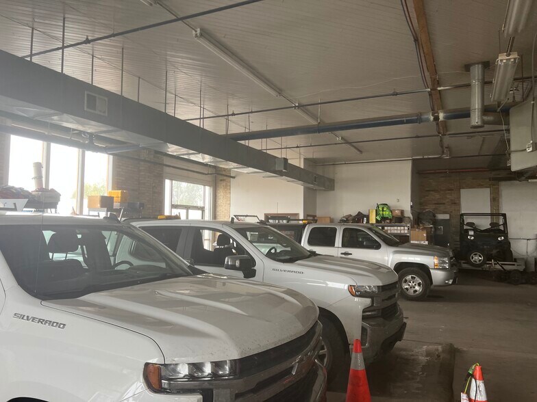 More Photos Of 350 Garfield Ave, Duluth Warehouse For Lease