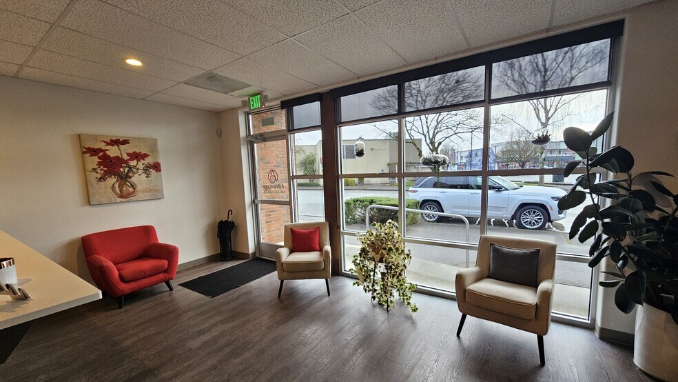 More Photos Of 1322-1324 Vandercook Way, Longview Office For Lease