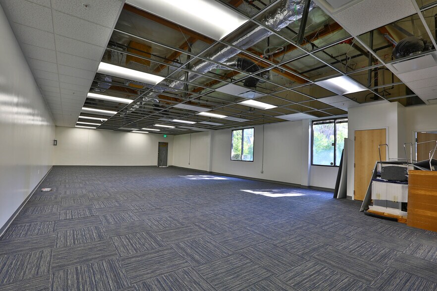 More Photos Of 118-122 Charcot Ave, San Jose Flex For Lease