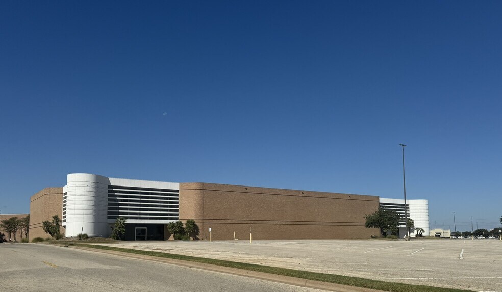 More Photos Of 1508 Harvey Rd, College Station Department Store For Sale