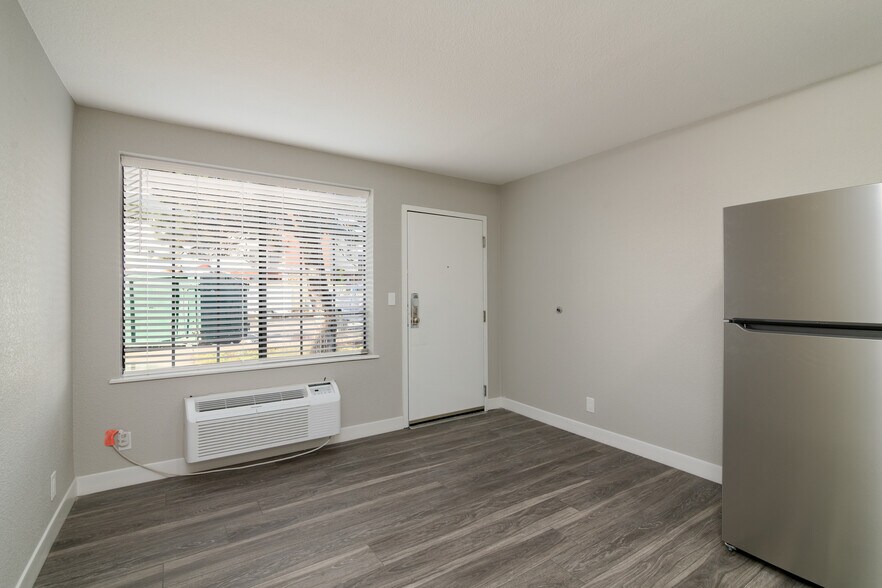 More Photos Of 3211 S 79th East Ave, Tulsa Apartments For Sale