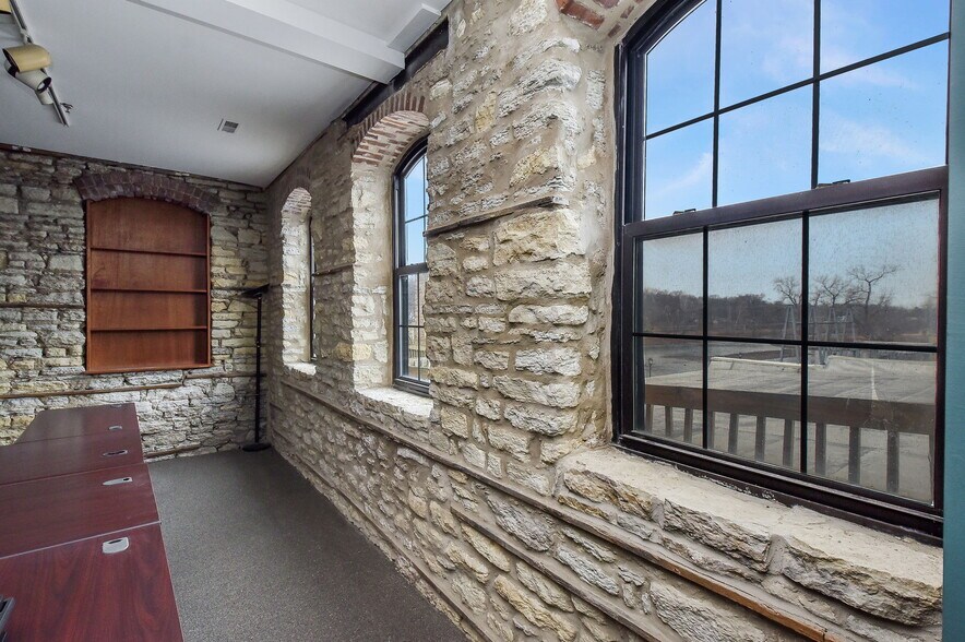 More Photos Of 30 S Shumway Ave, Batavia Office For Lease