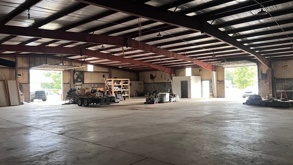 More Photos Of 200 N Cedar St, North Little Rock Warehouse For Lease