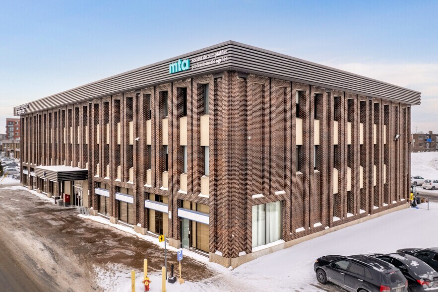 More Photos Of 2 St de la Place du Commerce, Brossard Office For Lease