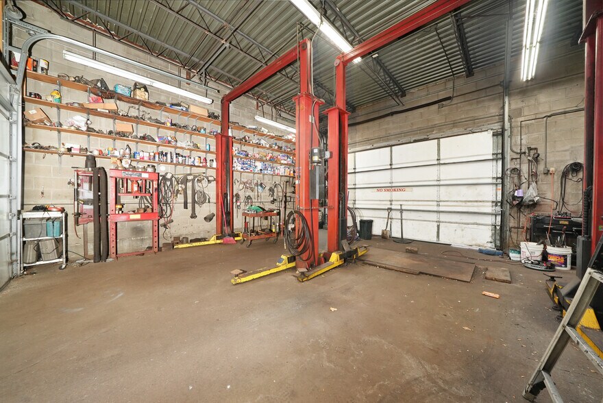 More Photos Of 6051 N California Ave, Chicago Auto Repair For Sale
