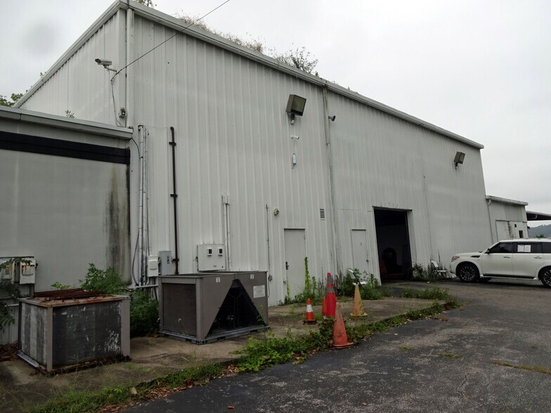 More Photos Of 1900 Patrick Street Plz, Charleston Distribution For Lease