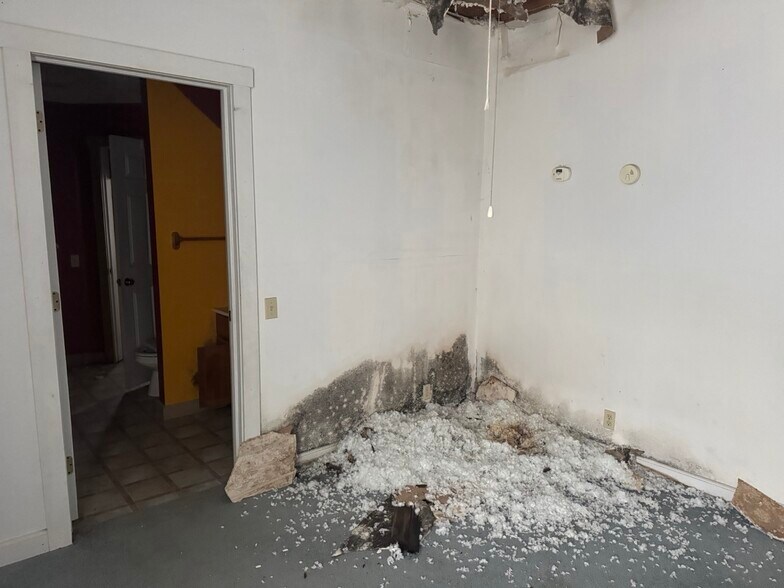 More Photos Of 111 N Walnut St, North Manchester General Retail For Sale