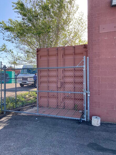 More Photos Of 951 Vallejo St, Denver Warehouse For Sale
