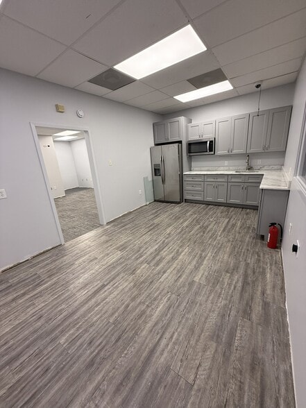 More Photos Of 1384 Remount Rd, Charleston Manufacturing For Lease