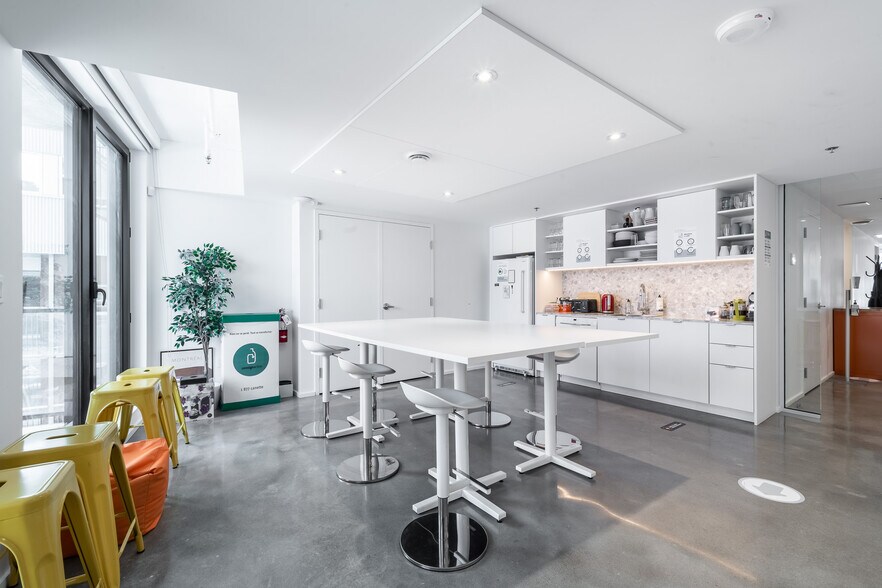 More Photos Of 1195 Rue Wellington, Montréal Office For Sale