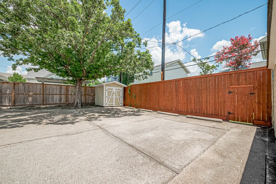 More Photos Of 826 Heights Blvd, Houston Office Residential For Sale