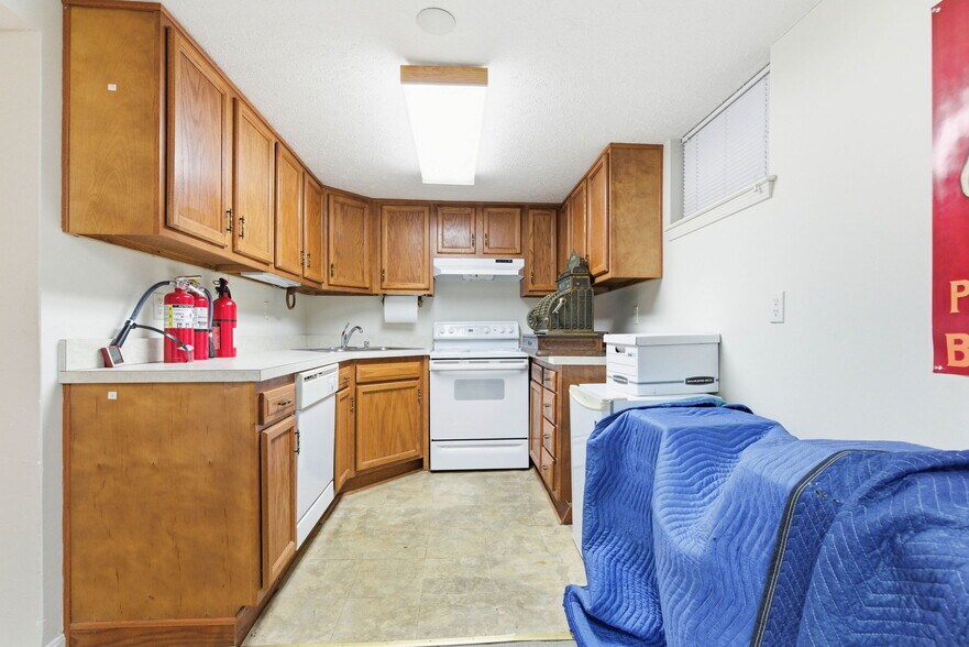 More Photos Of 3208 College Dr, Louisville Office For Sale