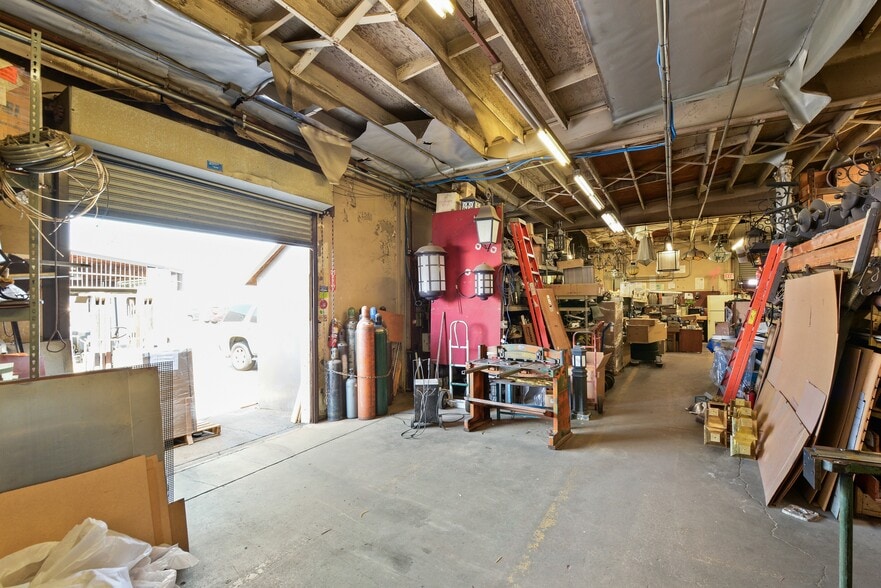 More Photos Of 623 Young St, Santa Ana Manufacturing For Sale
