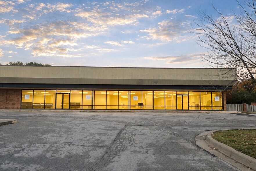 Primary Photo Of 9000-9078 Metcalf Ave, Overland Park Unknown For Lease