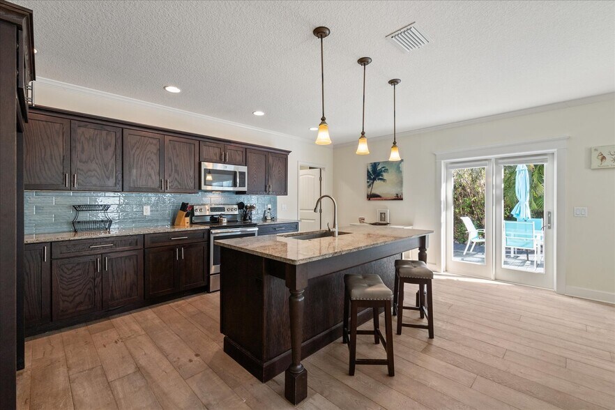 More Photos Of 413 Pine Ave, Anna Maria Flex For Sale