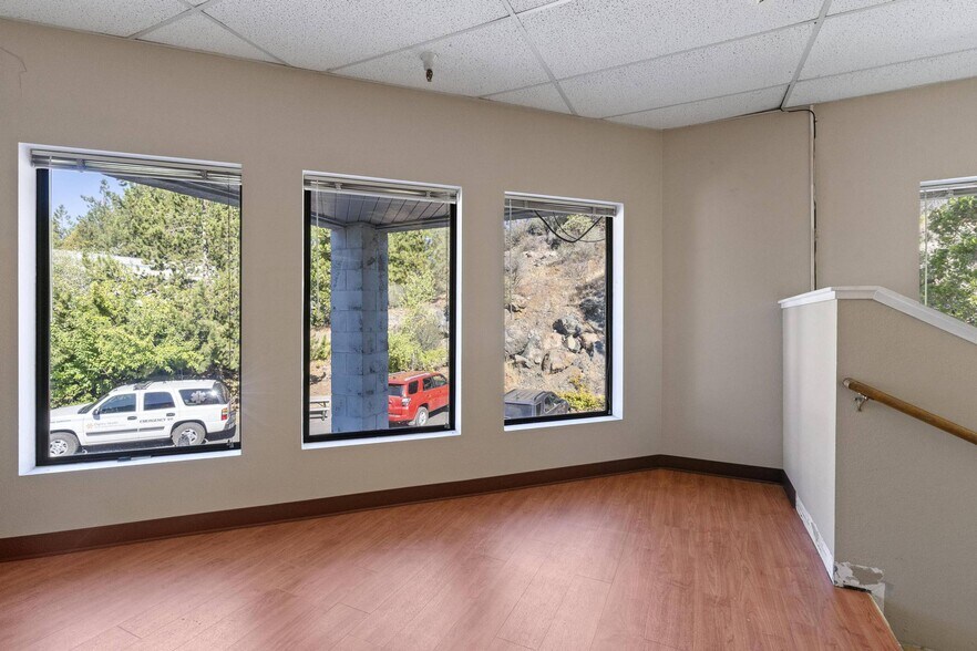 More Photos Of 110 Spring Hill Dr, Grass Valley Manufacturing For Sale