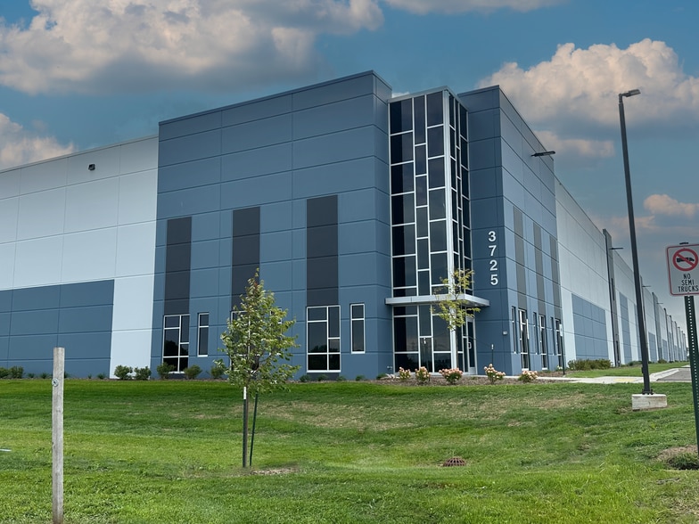 Primary Photo Of 3725 E Milis Dr, Appleton Warehouse For Lease